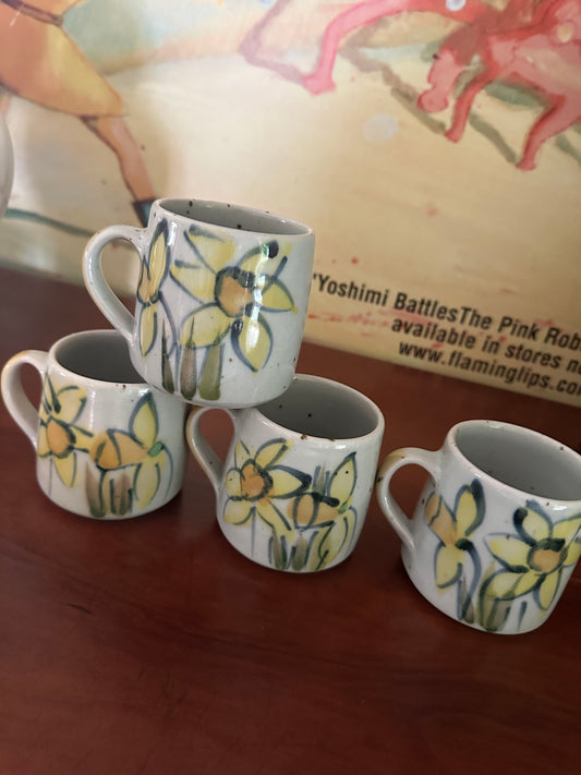 Set of four vintage narcissus mugs, Bourton on the Water, Cotswolds, UK