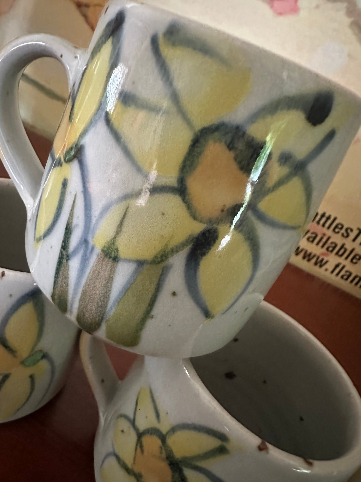 Set of four vintage narcissus mugs, Bourton on the Water, Cotswolds, UK